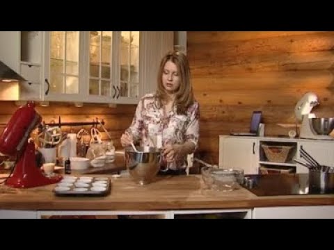 Видео: Капкейки в глазури