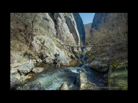 Видео: Туристи