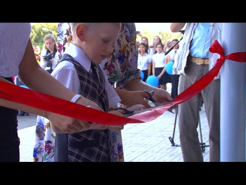 Видео: Омск: школа №53 в Старом Кировске. Торжественое открытие