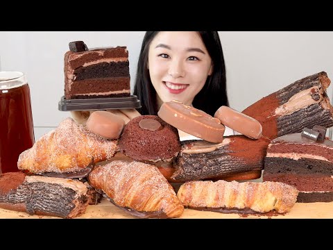 Видео: SUB) ASMR Шоколадный десерт Мукбанг 🍫 Кремовый хлеб Торт Мороженое Круассан Печенье