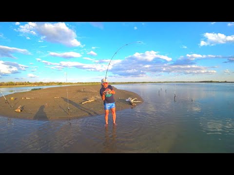 Видео: ЗДЕСЬ ЛОВИТСЯ ТОЛЬКО КРУПНЯК! Рыбалка с острова на донки.