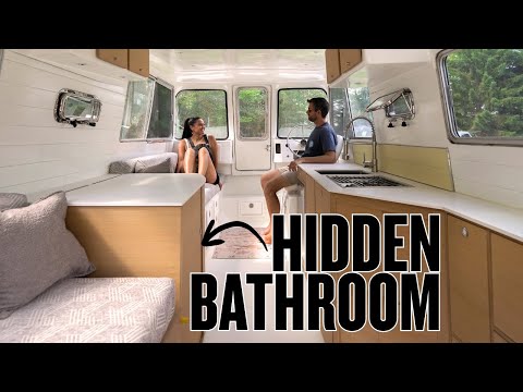 Видео: Скрытая ванная комната в нашей 24-футовой лодке SeaCamper! ЭПИЗОД 14