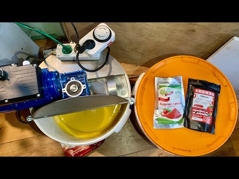 Видео: Делаем клубничный крем-мёд! 😋