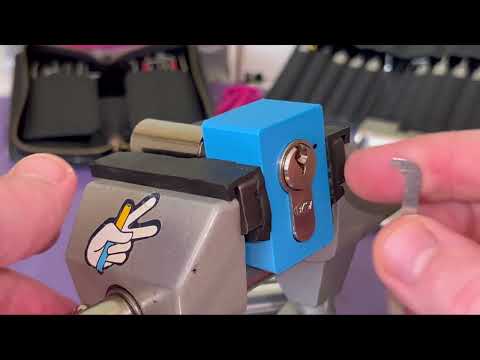 Видео: Opening a lock BKS 5 pins. Вскрытие цилиндра BKS 5 пиновый.