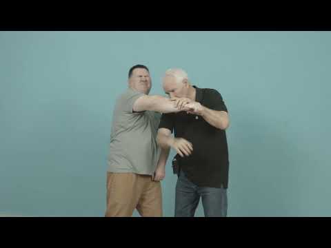 Видео: Вариант защиты от угрозы ножом. Подробное объяснение с примерами.