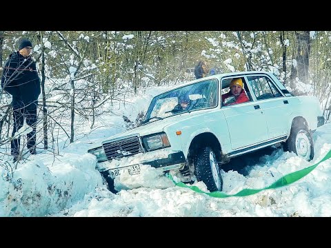 Видео: Сельская ВАЗ 2107 4х4 унизила VW TOUAREG, TOYOTA PRADO и Гелик на БЕЗДОРОЖЬЕ