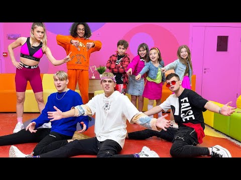 Видео: ЛОШИ МОМЦИ добијају оно што заслужују! Amina нови најбољи пријатељ у кампусу | KiKiDo Campus Serbian