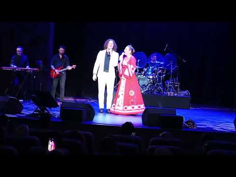 Видео: Концерт Марины Девятовой в "Вегас сити холл", 07.03.2025. Александр Бардин, песня "А в небе..."