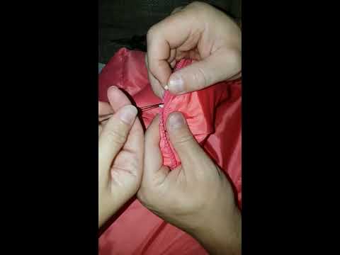 Видео: Как вставить зуб в пластиковую молнию. Как починить пластмассовую молнию.