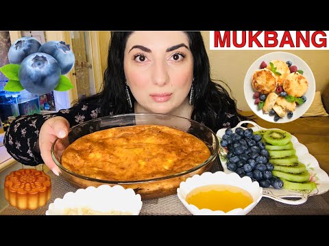 Видео: МУКБАНГ ОГРОМНЫЙ СЫРНИК ИЛИ ЗАПЕКАНКА / ОТВЕЧАЮ НА ВАШИ ВОПРОСЫ / MUKBANG CHEESECAKE