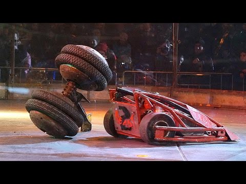 Видео: Бронебот, жесткие бои роботов в Олимпийском! Это стоит видеть!