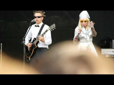 Видео: Жанна Агузарова - 13 - Мужчины в моей жизни - 13.07.2013 - Пикник Афиши (Москва, Коломенское)