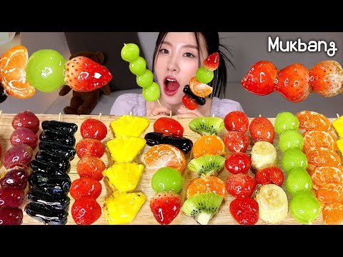 Видео: Сладкий и хрустящий фруктовый закусок "Tanghulu" Sweet and crispy fruit snack ASMR REAL MUKBANG