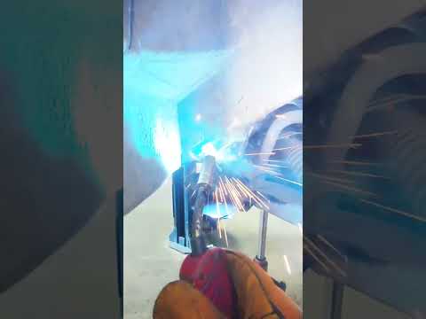 Видео: Как открутить болт подрамника, если провернуло закладную, лада веста