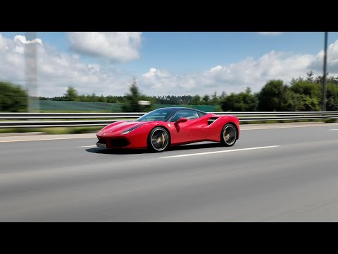 Видео: Ferrari на ходу! Едем в путешествие с папой.