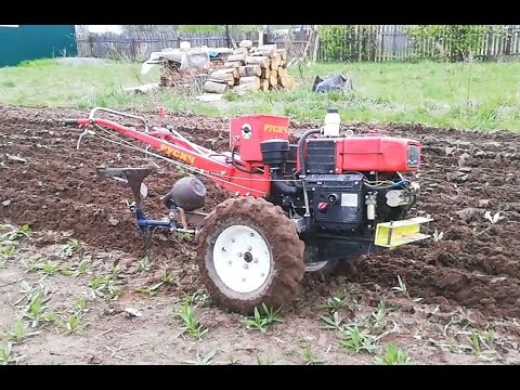 Видео: дизельный мотоблок. Проба оборотного плуга.