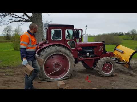 Видео: Трактор Т40. Ремонт колеса и испытание отвала.