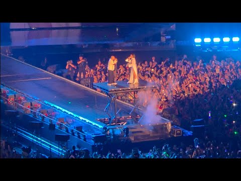 Видео: Zivert - Forever Young  ВТБ Арена Стадион Динамо Концерт Зиверт Где-то в ретро