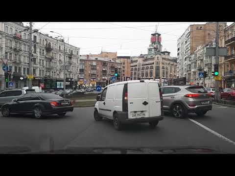 Видео: Уроки вождения на механике в центре Киева