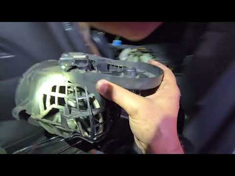 Видео: Замена мотора вентилятора Ford Transit Connect. Не очень-то весело!