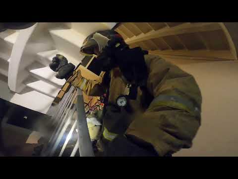 Видео: Горит квартира