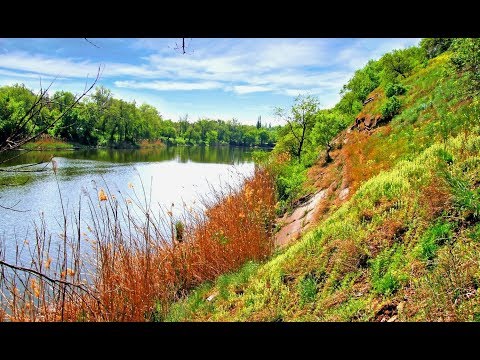 Видео: Весна в Кандыбиной балке. Затопленный железорудный карьер.