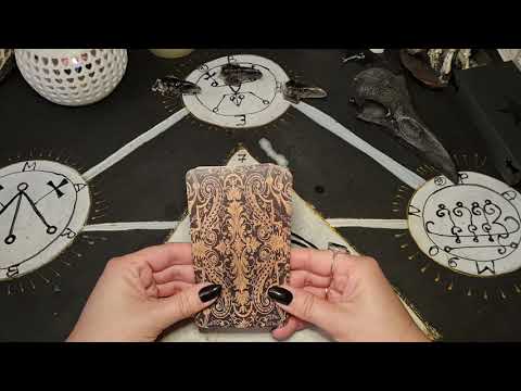 Видео: ЧТО ОН ЧУВСТВУЕТ К ВАМ СЕЙЧАС И О ЧЕМ МОЛЧИТ. ТАРО