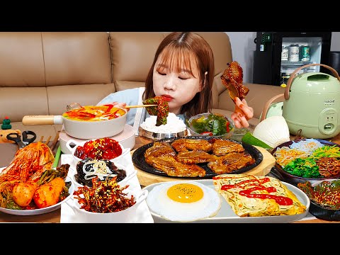 Видео: Sub)Real Mukbang-Идеальная корейская домашняя еда из 14 блюд🍱 Пибимпап🍳 Ребрышки🍖 Крабовый суп🦀 ASMR