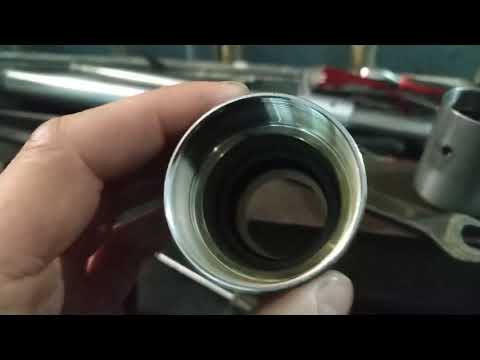 Видео: Ремонт телескопической вилки ИЖ. Пружины отбоя.