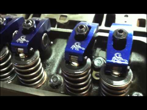 Видео: Как собрать Chevy 383. Часть 5 — Подъёмники и коромысла