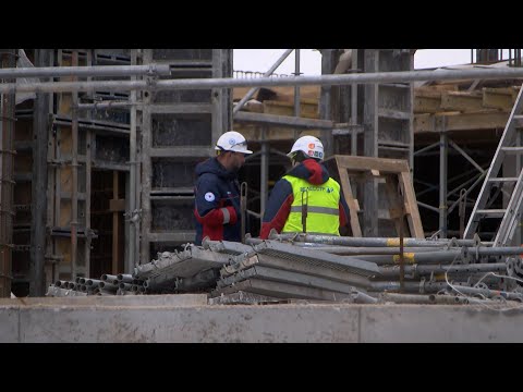 Видео: Глава Нового Уренгоя Андрей Воронов посетил строительные площадки будущих соцобъектов