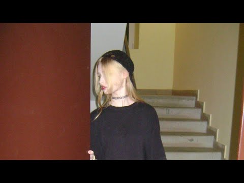 Видео: АСМР// в подъезде (ваш любимый)💗😝 ASMR// entrance (your favorite)💗😝