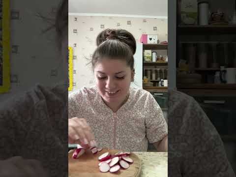 Видео: УЧУ ЖИЗНИ ЖАРЮ СЕМКИ И ГОТОВЛЮ САЛАТИК