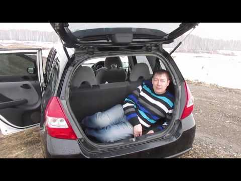 Видео: Обзор из села. Honda Fit 1.3 4WD 2003гв. Хонда Фит 1 поколения