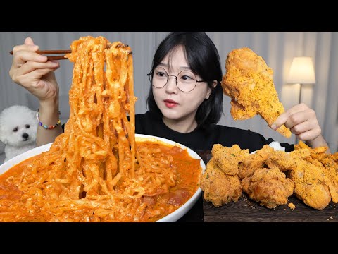 Видео: Кремовая лапша Булдак Карбонара и курица с мёдом и сыром 🧡🍗Mukbang ASMR