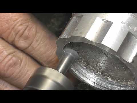 Видео: Нарезка резьбы самодельной фрезой.