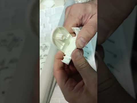 Видео: Установка рулонной шторы день ночь