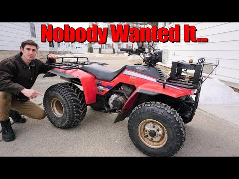 Видео: Этот квадроцикл Honda простоял у дилера много лет. Почему его не могли продать?