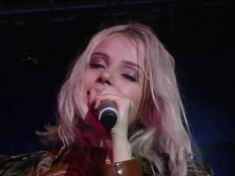 Видео: Мика Ньютон - Белые Лошади (live в Черкассах) 2007