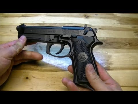 Видео: Пистолет Beretta 92 FS, Часть 2: сборка-разборка