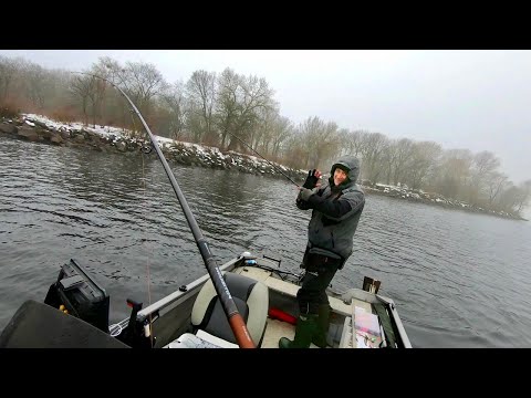 Видео: Дроп Шот против Джига зимой!