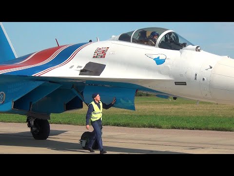 Видео: "Русские Витязи" на Су-35с, отлёт с форума "Армия - 2021".  "Russian Knight", flying away, SU-35.