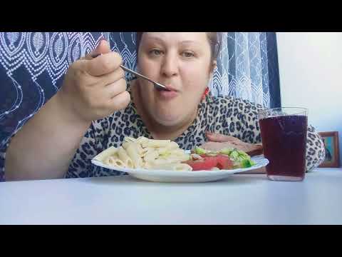 Видео: Мукбанг макароны🍲 салат🥗 бутерброд😋 FANTA🍇