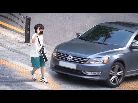 Видео: Что происходит, когда вы не видите ребенка, переходящего пешеходный переход