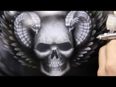 Видео: Аэрография на шлеме. ч.6/6 | Уроки по аэрографии. Дмитрий Осокин.