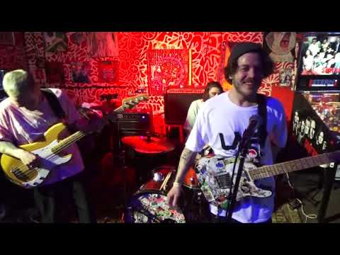 Видео: шумозавры на фестивале RAW POP FEST #2