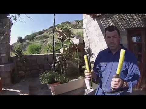 Видео: Что взять каменщику в командировку?