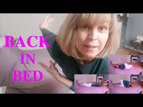 Видео: РАСТЯЖКА И УКРЕПЛЕНИЕ СПИНЫ В ПОСТЕЛИ / комплекс  упражнений от боли в спине для самых ленивых