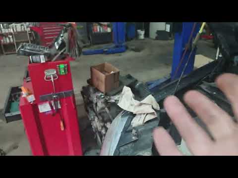 Видео: Dodge Grand Caravan. Engin 3.6 V6. течет масло из под теплообменника.