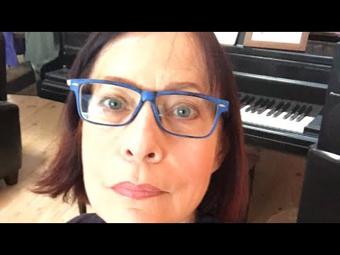 Видео: Итальянская мама: уборка, жадность… кому в Италии жить хорошо.